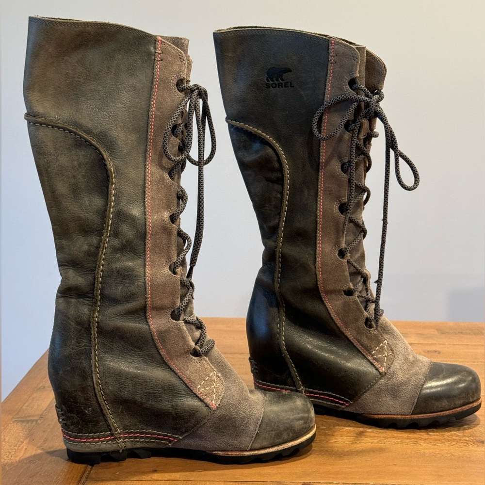 Sorel Cate The Great Wedge Tall Boots, Size 6.5. Distressed. Great Condition.